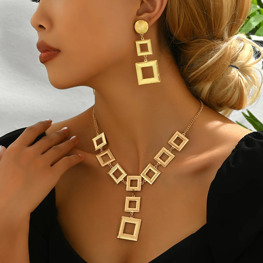 Lxalry 14K Gold Geometric Jewelry Set